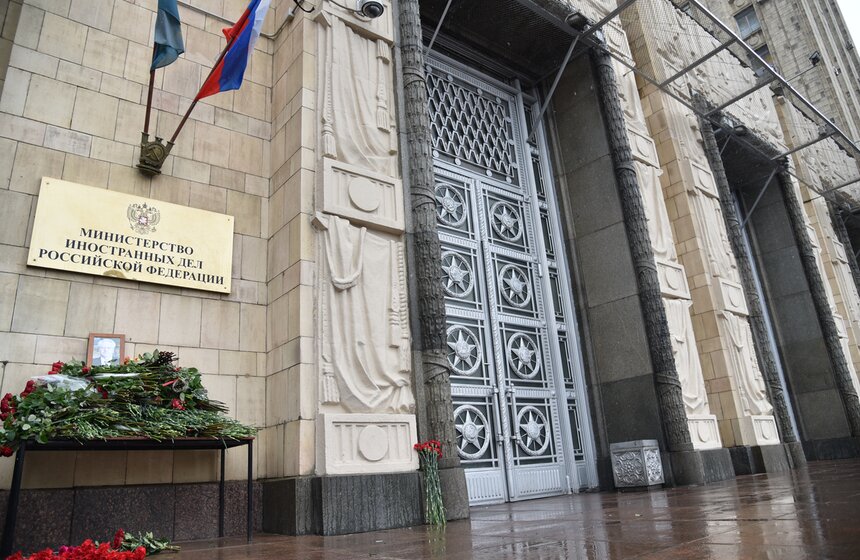 Москвичи почтили память Виталия Чуркина 17 фото