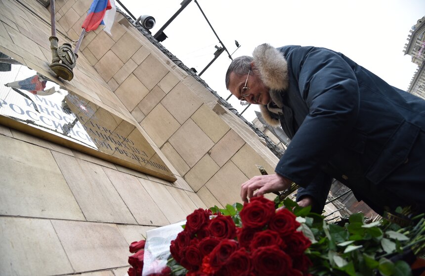 Москвичи почтили память Виталия Чуркина 7 фото