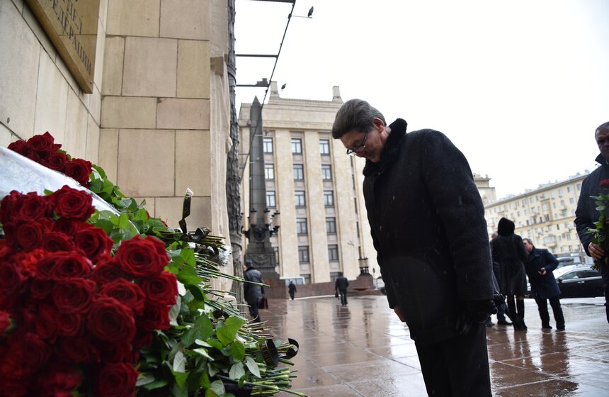 Москвичи почтили память Виталия Чуркина 8 фото