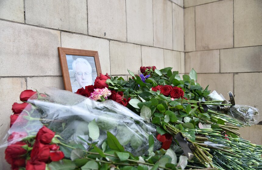 Москвичи почтили память Виталия Чуркина 12 фото