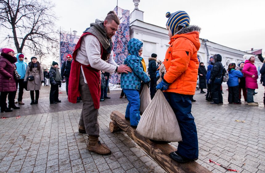 Москвичи проводили Масленицу 4 фото