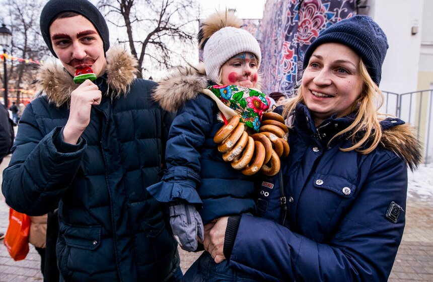 Москвичи проводили Масленицу 3 фото