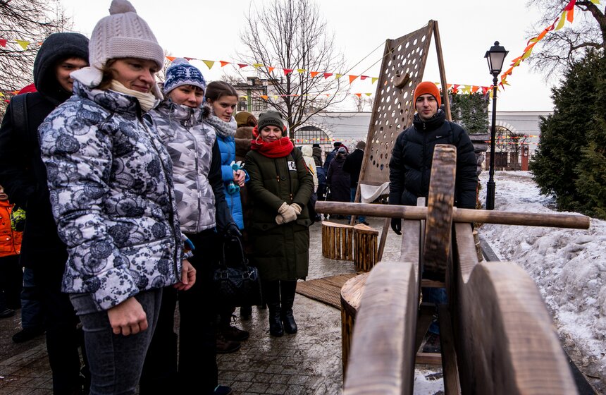 Москвичи проводили Масленицу 7 фото