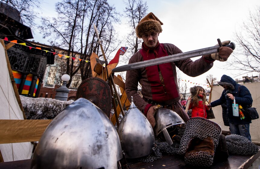 Москвичи проводили Масленицу 6 фото