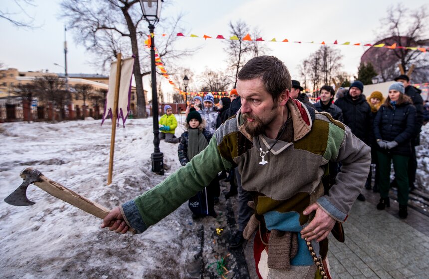 Москвичи проводили Масленицу 11 фото