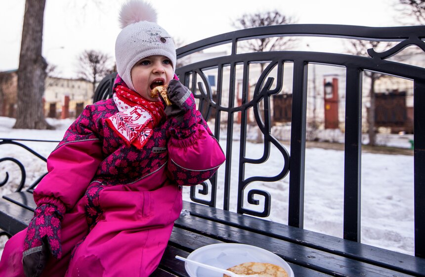 Москвичи проводили Масленицу 14 фото