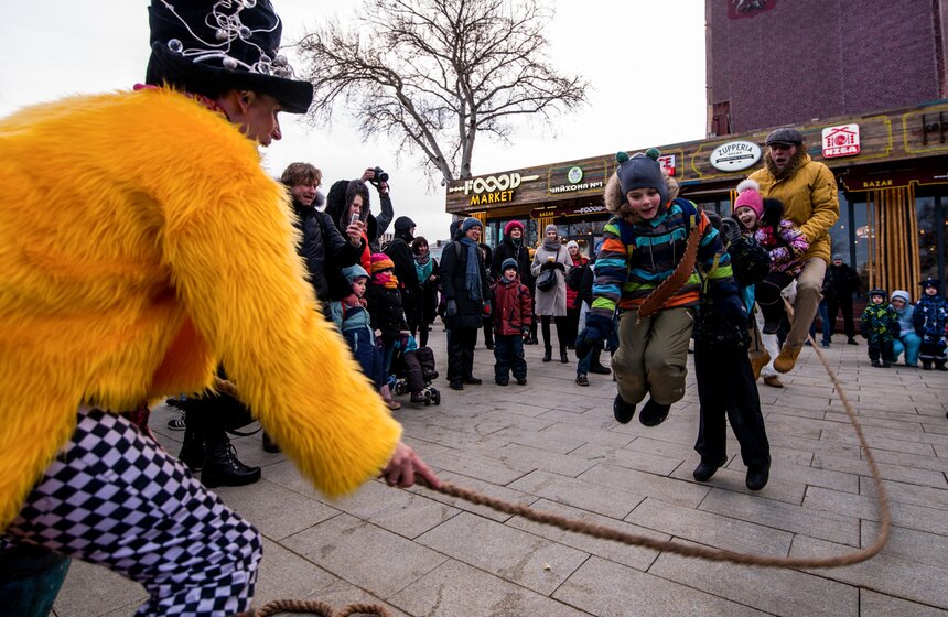 Москвичи проводили Масленицу 21 фото