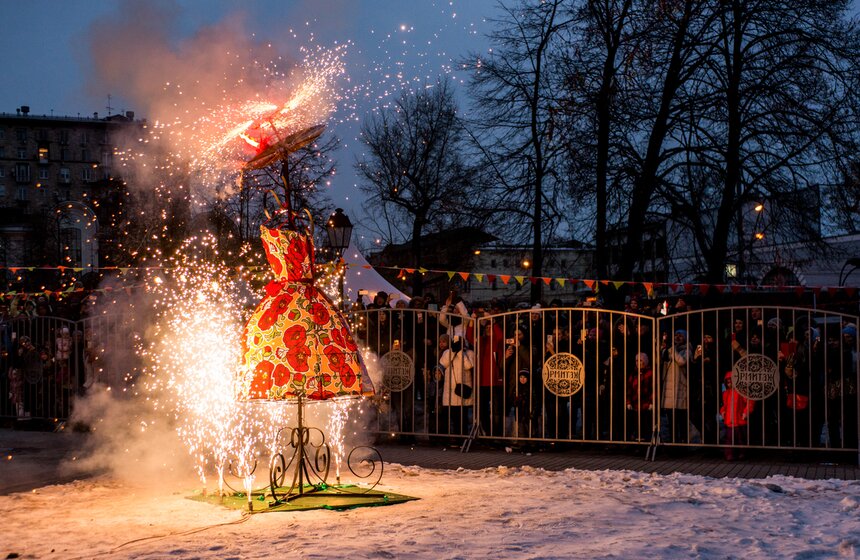 Москвичи проводили Масленицу 30 фото