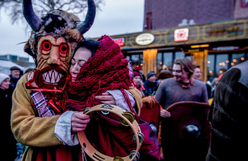 Москвичи проводили Масленицу 28 фото