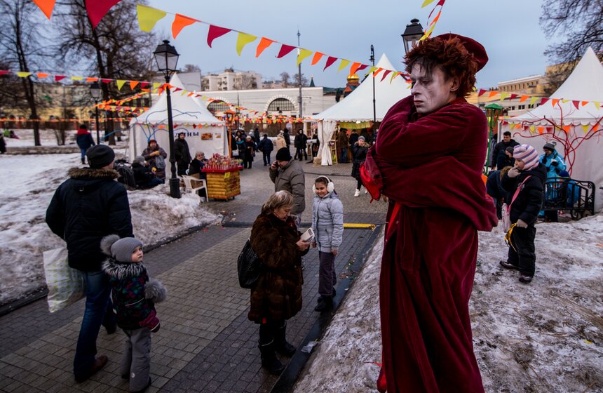 Москвичи проводили Масленицу 18 фото