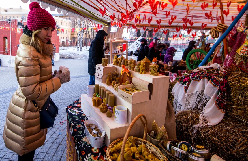 Москвичи проводили Масленицу 17 фото