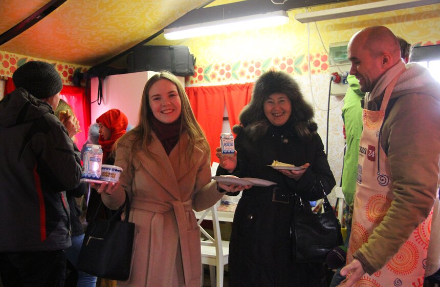 "Москва 24" накормила гостей и жителей столицы блинами. Фото 22 фото