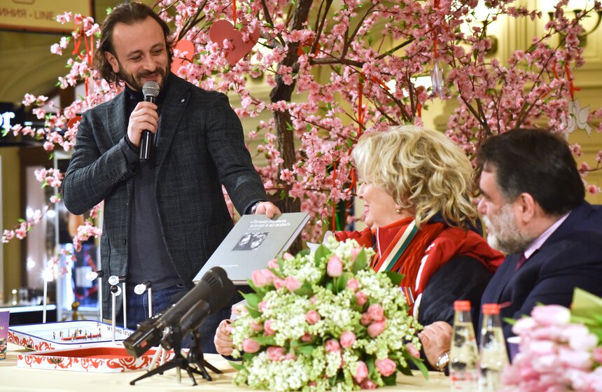 Юбилей Татьяны Тарасовой на ГУМ-Катке 4 фото