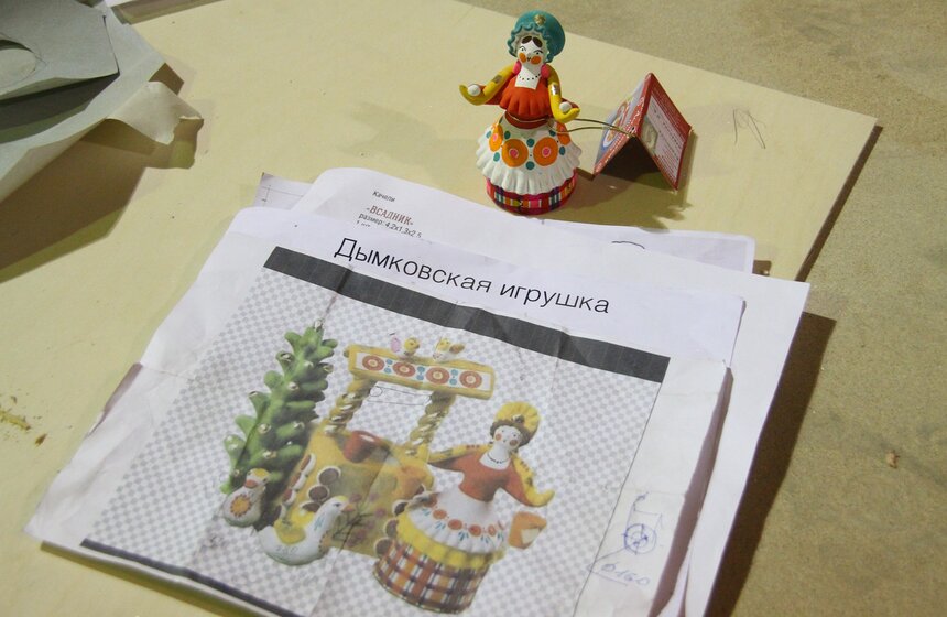 Производство дымковских игрушек. Фоторепортаж 17 фото
