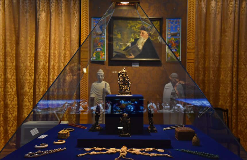 Выставка "Священные вершины" открылась в музее Рериха 17 фото