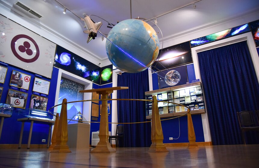 Выставка "Священные вершины" открылась в музее Рериха 11 фото