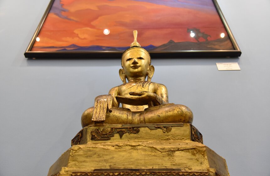 Выставка "Священные вершины" открылась в музее Рериха 12 фото