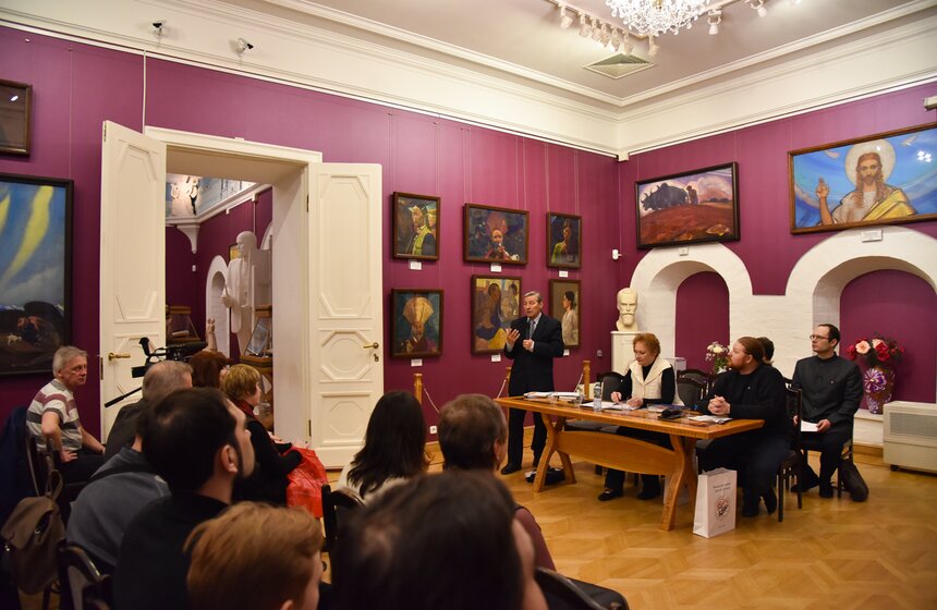 Выставка "Священные вершины" открылась в музее Рериха 2 фото