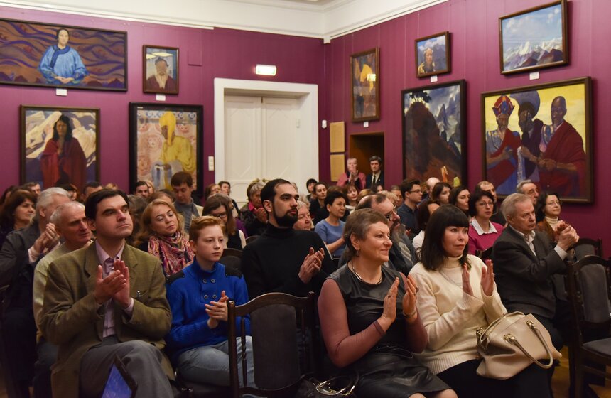 Выставка "Священные вершины" открылась в музее Рериха 3 фото