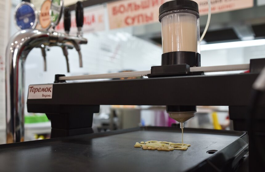 Блинный 3D-принтер привезли на фестиваль "Московская Масленица" 7 фото