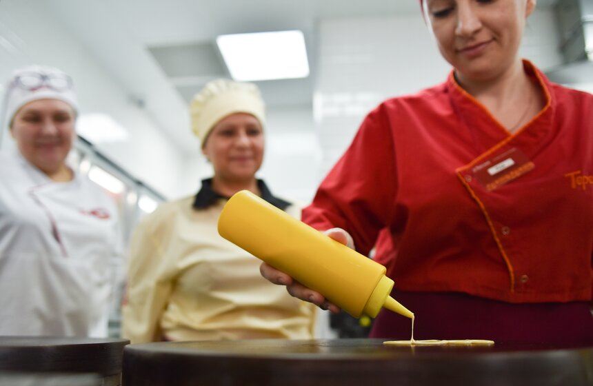 Блинный 3D-принтер привезли на фестиваль "Московская Масленица" 8 фото