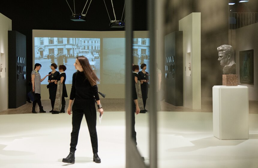 Эпоха советской истории на выставке "Оттепель" 38 фото