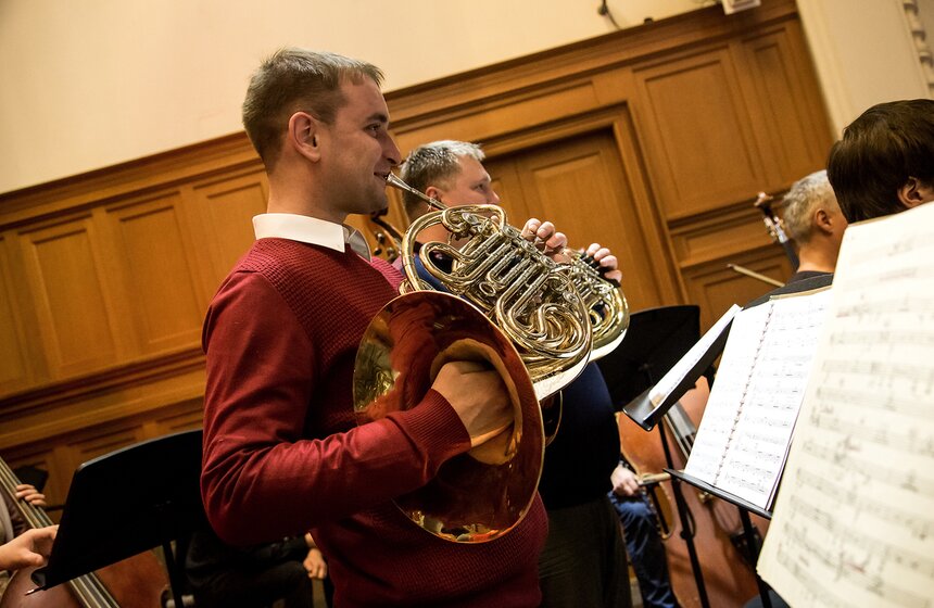 Теодор Курентзис и оркестр MusicAeterna репетируют "Золушку" 10 фото