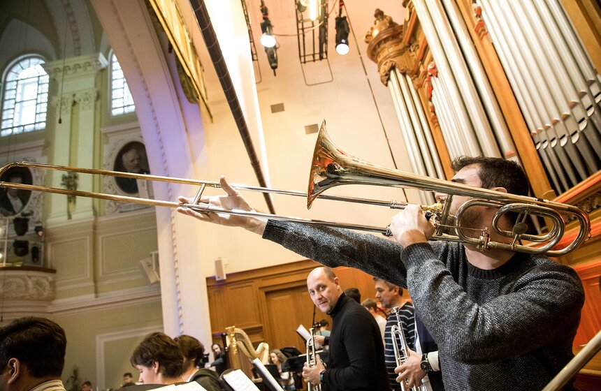 Теодор Курентзис и оркестр MusicAeterna репетируют "Золушку" 13 фото