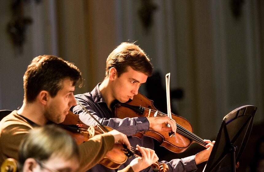 Теодор Курентзис и оркестр MusicAeterna репетируют "Золушку" 18 фото