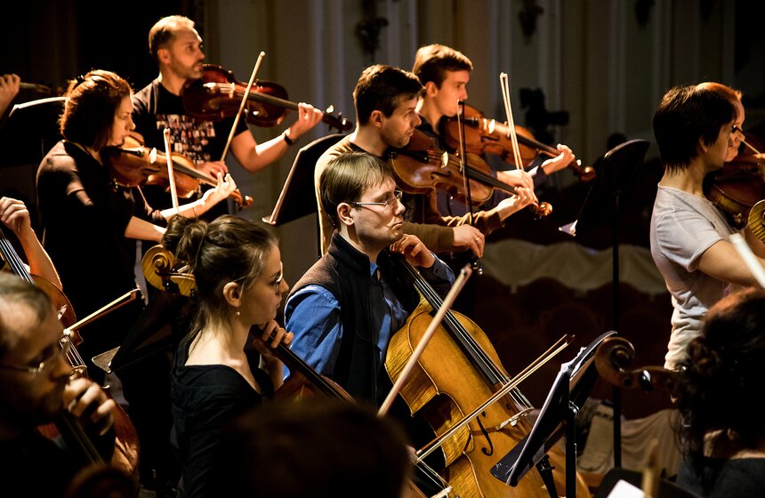 Теодор Курентзис и оркестр MusicAeterna репетируют "Золушку" 8 фото