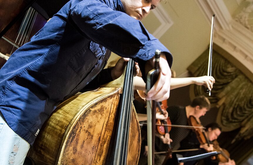 Теодор Курентзис и оркестр MusicAeterna репетируют "Золушку" 3 фото