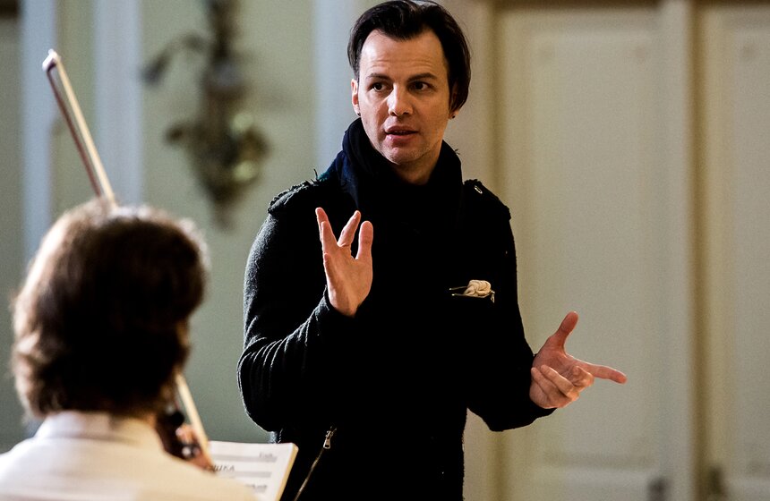 Теодор Курентзис и оркестр MusicAeterna репетируют "Золушку" 1 фото