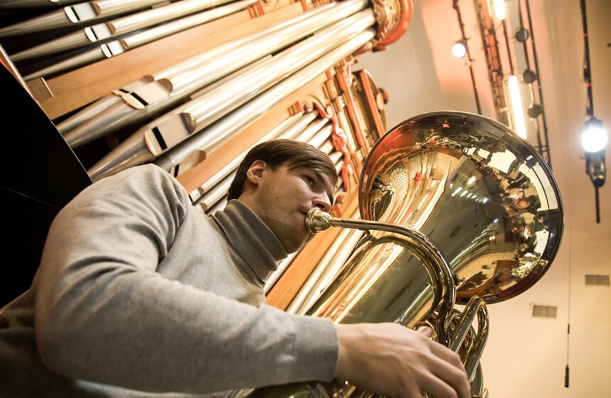 Теодор Курентзис и оркестр MusicAeterna репетируют "Золушку" 7 фото