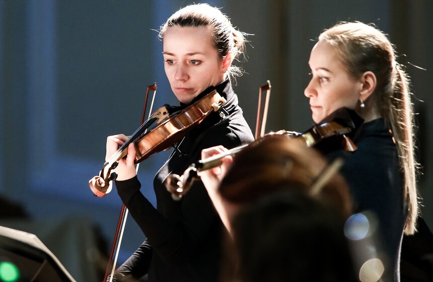 Теодор Курентзис и оркестр MusicAeterna репетируют "Золушку" 31 фото