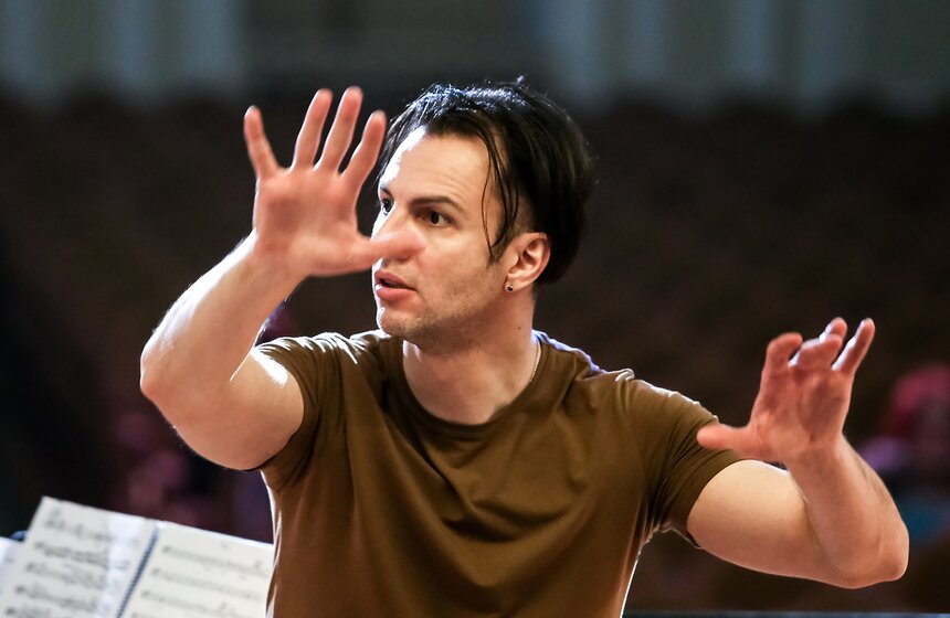 Теодор Курентзис и оркестр MusicAeterna репетируют "Золушку" 33 фото