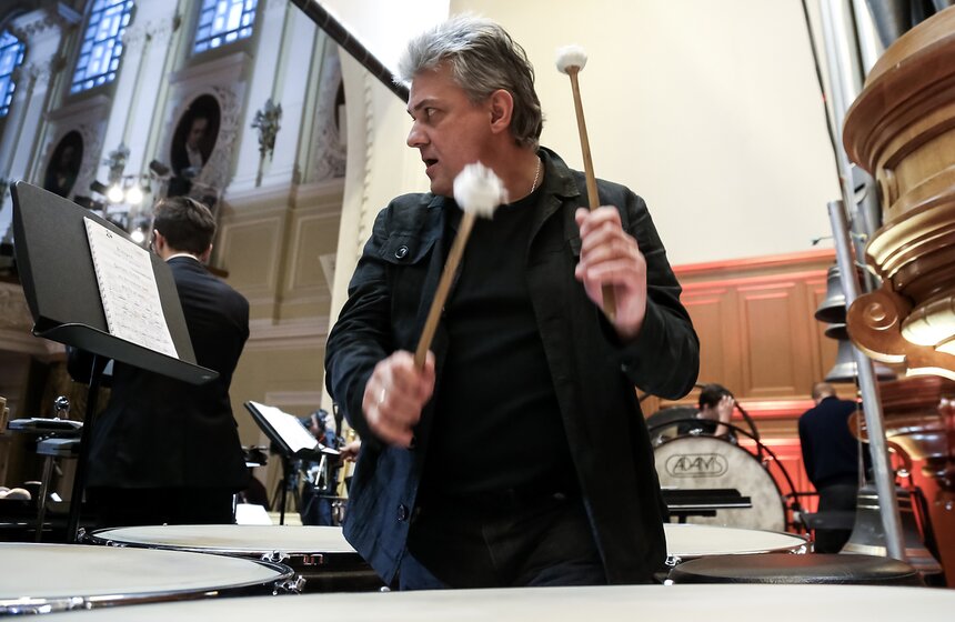 Теодор Курентзис и оркестр MusicAeterna репетируют "Золушку" 36 фото