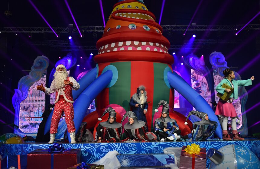Серия новогодних представлений "Елка Мэра" 28 фото