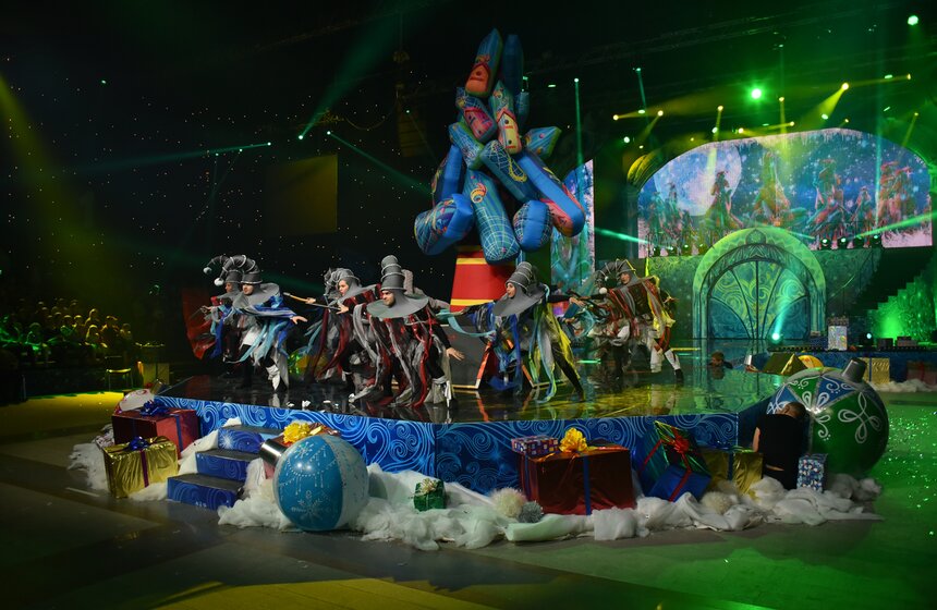 Серия новогодних представлений "Елка Мэра" 31 фото