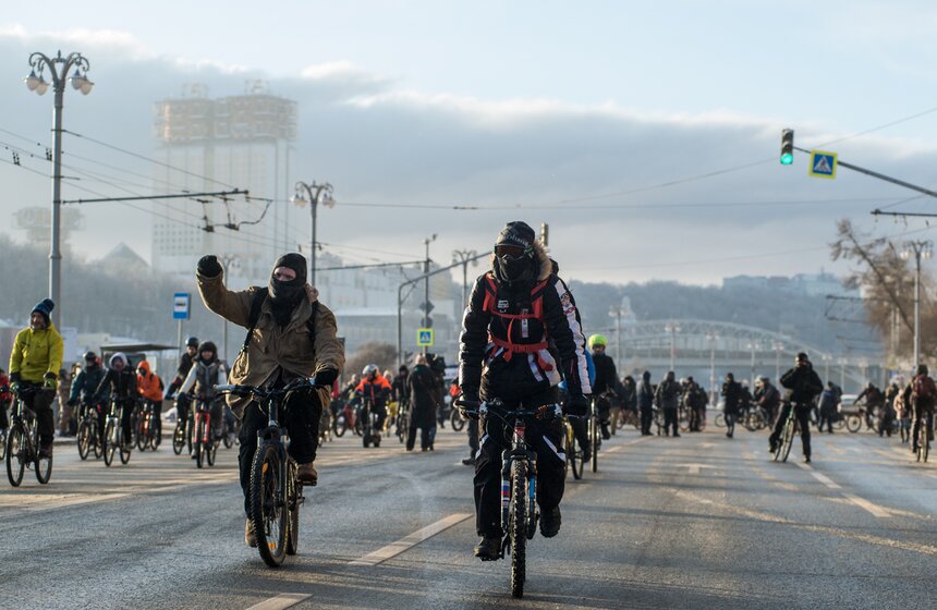 Второй зимний велопарад прошел в Москве. Фото 19 фото