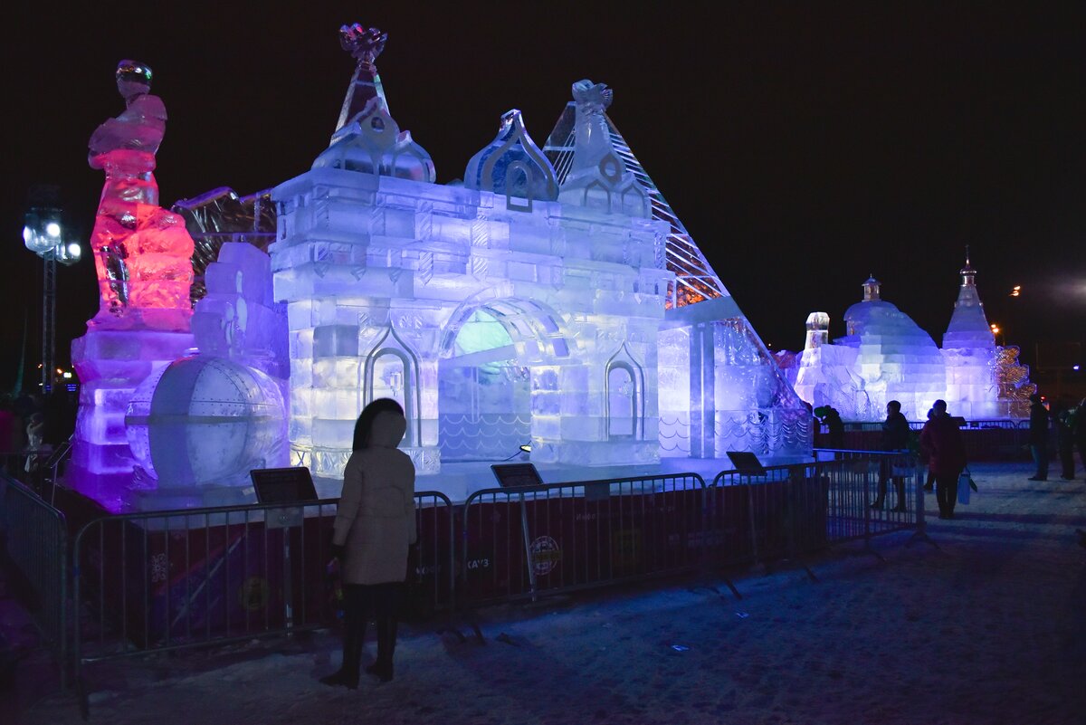 Ледовый город. Парк Сокольники Ледовый городок. Ледяной город в парке Сокольники Москва. Парк Сокольники Ледяная горка. Новогодний городок Москва.