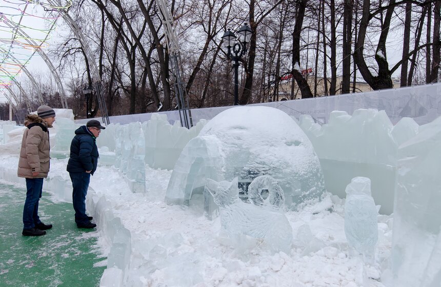 Галерею ледяных скульптур поставили в парке "Сокольники" 1 фото