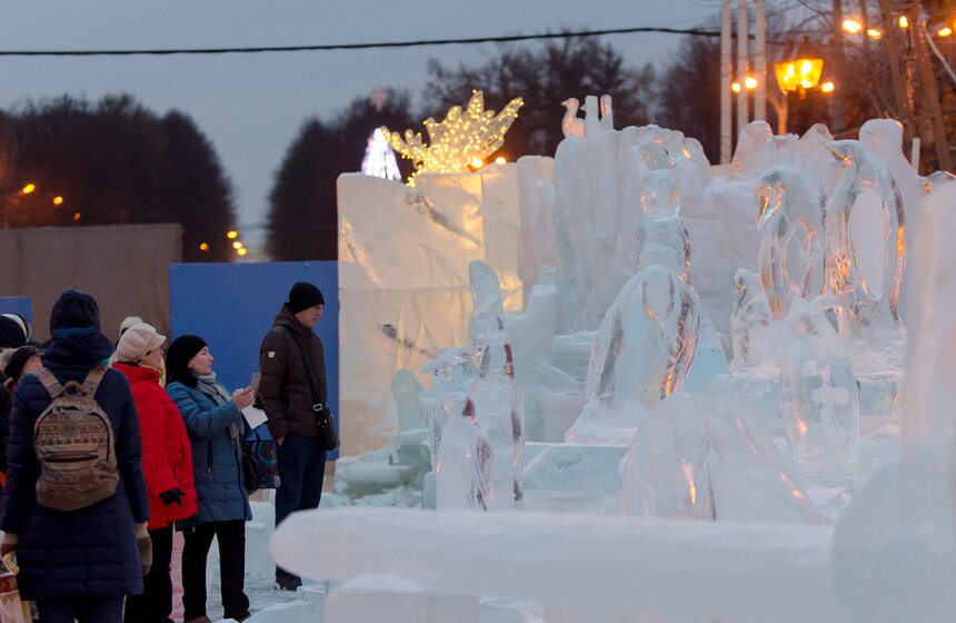 Галерею ледяных скульптур поставили в парке "Сокольники" 7 фото