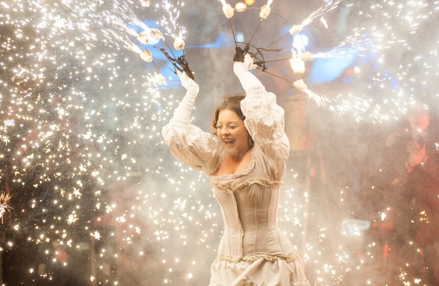 На ярмарке "Волшебный лес" жители встретили Старый Новый год вместе с артистами уличных театров. Фото: m24.ru/Юлия Иванко