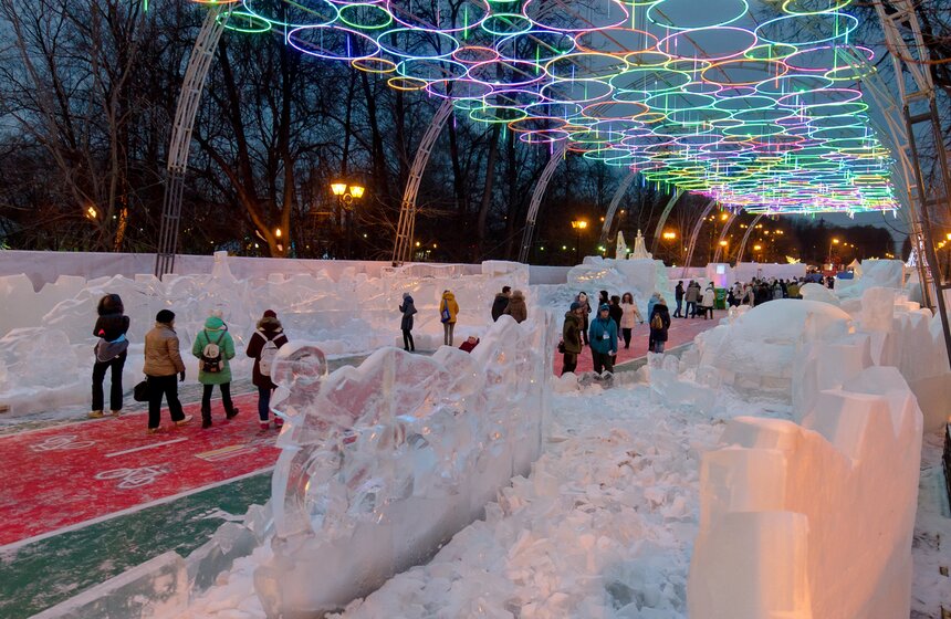 Галерею ледяных скульптур поставили в парке "Сокольники" 10 фото