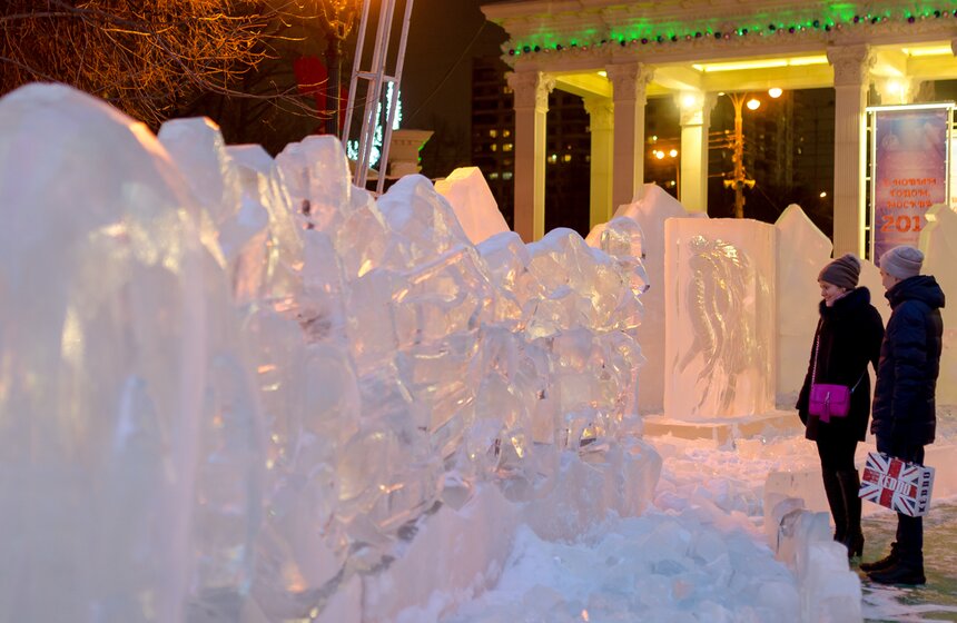 Галерею ледяных скульптур поставили в парке "Сокольники" 20 фото