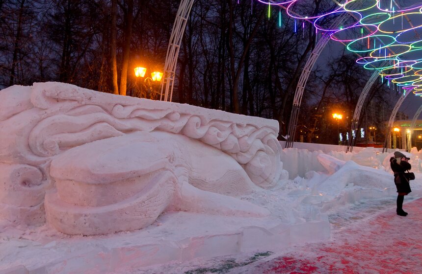 Галерею ледяных скульптур поставили в парке "Сокольники" 14 фото