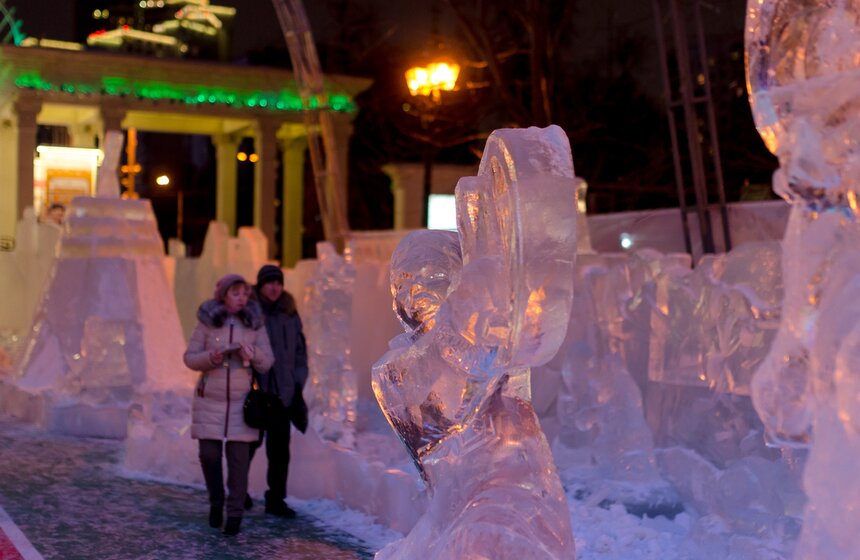 Галерею ледяных скульптур поставили в парке "Сокольники" 19 фото