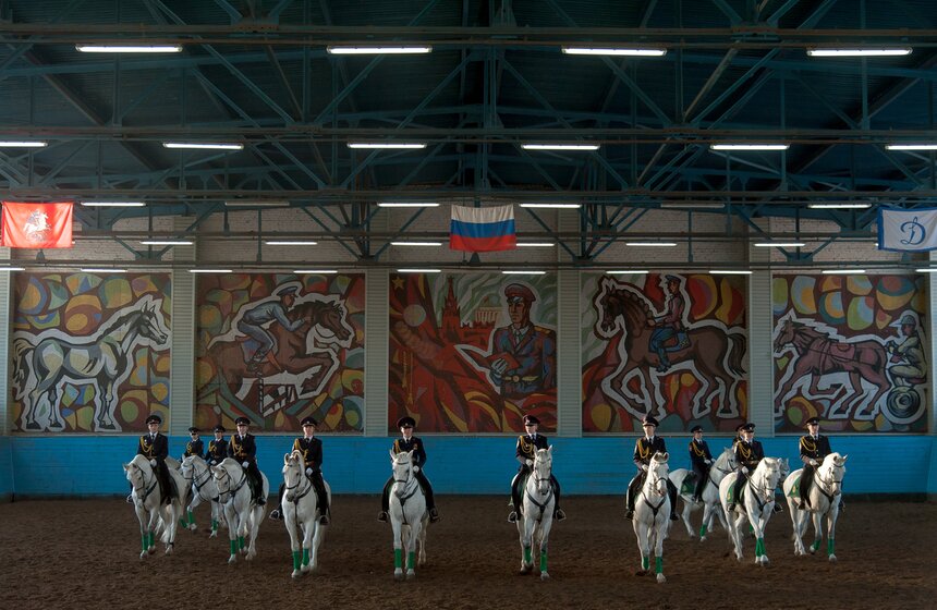 Кавалерийские маневры сотрудников ГУ МВД Москвы. Фоторепортаж 10 фото