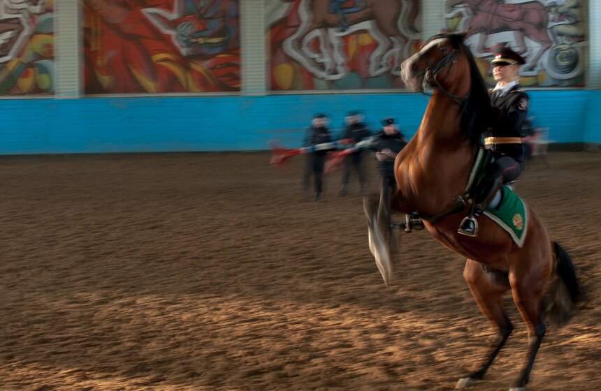Кавалерийские маневры сотрудников ГУ МВД Москвы. Фоторепортаж 12 фото