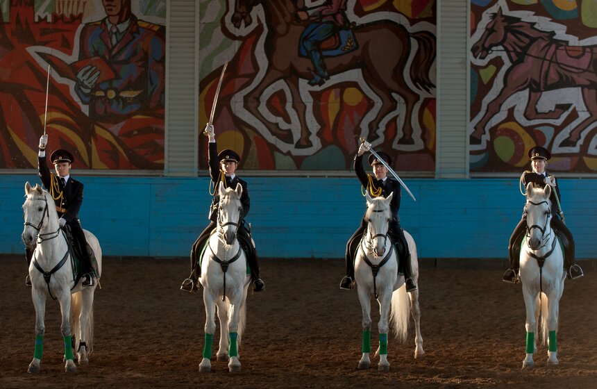 Кавалерийские маневры сотрудников ГУ МВД Москвы. Фоторепортаж 2 фото